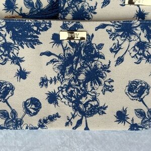 30 pc Ipsy Glam Makeup/ Cosmetic Bag ~  May 2025 ~ Blue / White Floral